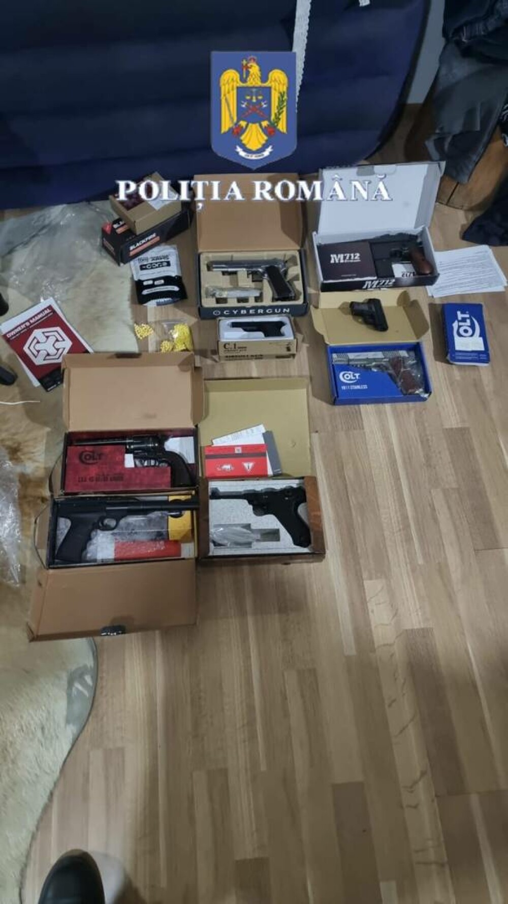 Peste 300 de percheziţii în toată ţara. O firmă din străinătate ar fi comercializat ilegal arme. FOTO & VIDEO - Imaginea 11