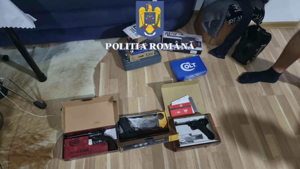 Peste 300 de percheziţii în toată ţara. O firmă din străinătate ar fi comercializat ilegal arme. FOTO & VIDEO - Imaginea 12