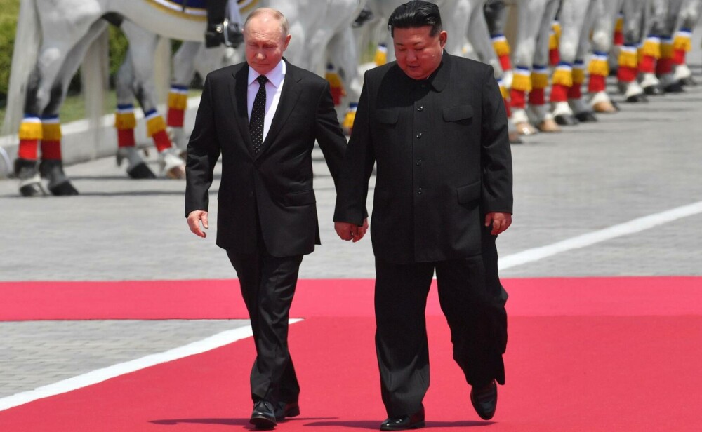 Kim Jong Un, apariție de senzație pe „insula comorilor”. Liderul nord-coreean, ținută fashion în fața supușilor. GALERIE FOTO - Imaginea 11