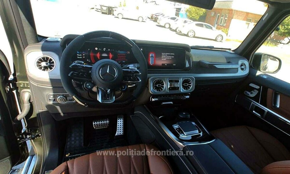 Descoperire neașteptată a polițiștilor din Constanța după ce au controlat un Mercedes Benz de 230.000 euro. FOTO - Imaginea 2