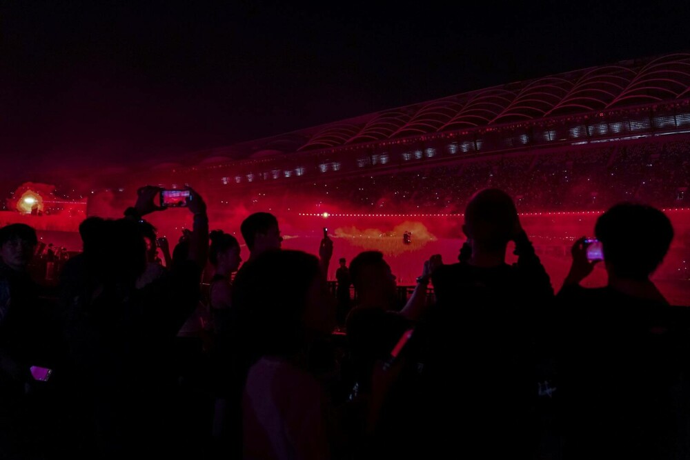 China este țară cu una dintre cele mai dure cenzuri din lume. Cum a reușit controversatul Kanye West să susțină un concert - Imaginea 9