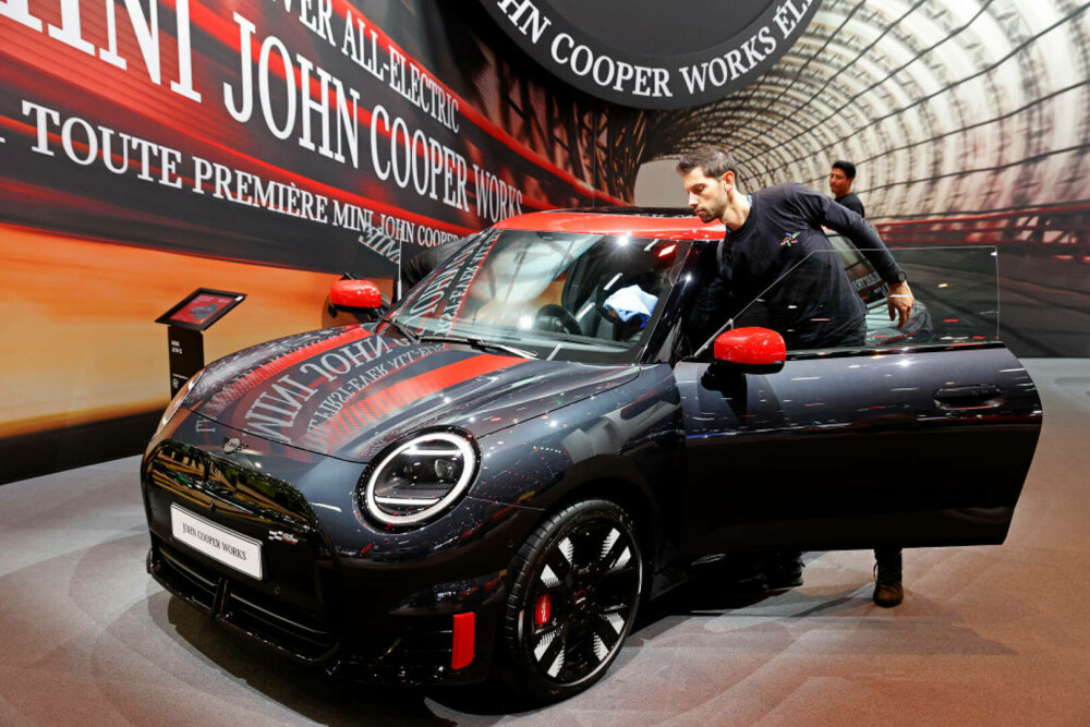 Bijuteriile de la Salonul Auto de la Paris. Dacia, prezentă cu cel mai nou model - Bigster. Galerie foto - Imaginea 4