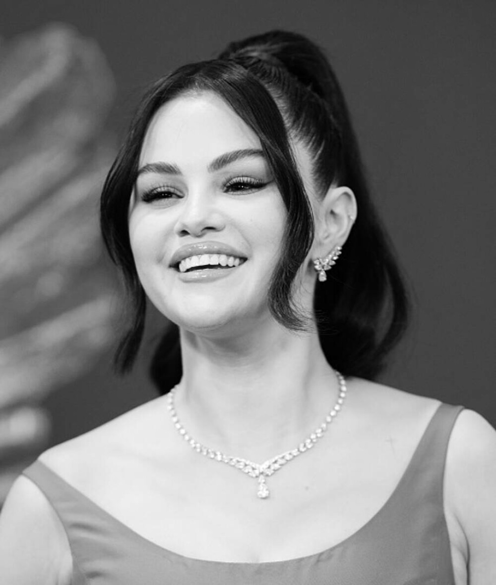 Selena Gomez, apariție elegantă în New York. Ce ținută a purtat la proiecția comediei muzicale 