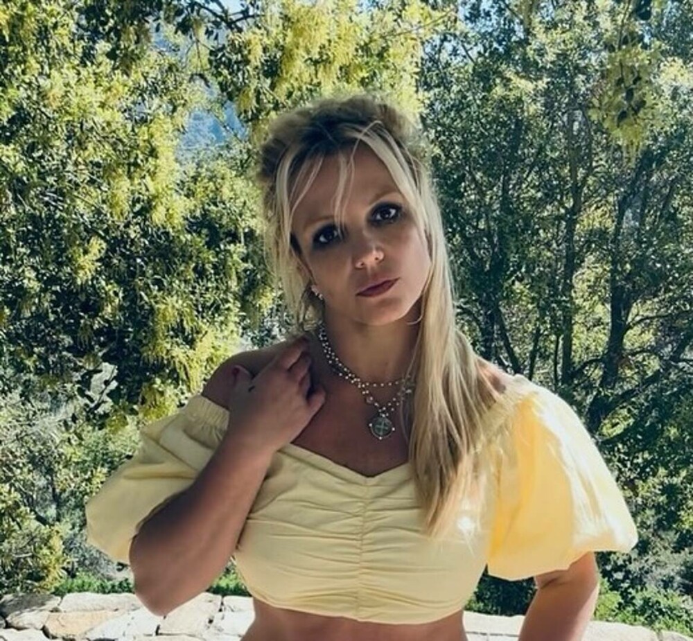 Britney Spears și-a șocat, din nou fanii, după ce a anunțat că s-a măritat cu ea însăși. GALERIE FOTO - Imaginea 5