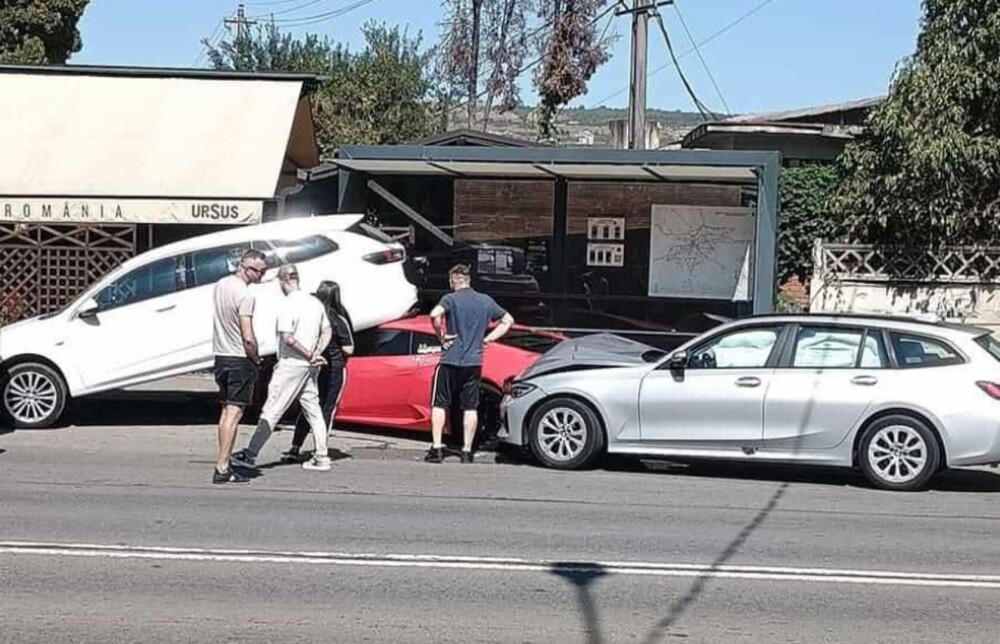 Accident înscenat între un Lamborghini și un BMW, în Cluj. Poliția a intrat pe fir după ce a văzut imaginile. VIDEO - Imaginea 1