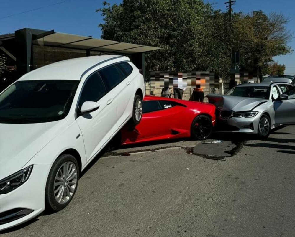 Accident înscenat între un Lamborghini și un BMW, în Cluj. Poliția a intrat pe fir după ce a văzut imaginile. VIDEO - Imaginea 3