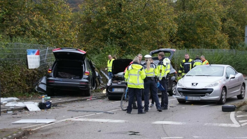 Polițiști în lacrimi când au ajuns la locul unde o mamă cu doi copii au fost uciși de șoferul unui Audi, pe trotuar - Imaginea 2