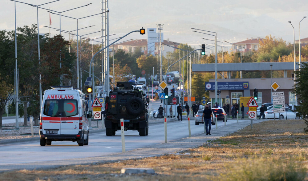 Cinci morţi şi 22 de răniţi într-un atac terorist asupra sediului unei companii de apărare lângă Ankara. FOTO&VIDEO - Imaginea 16