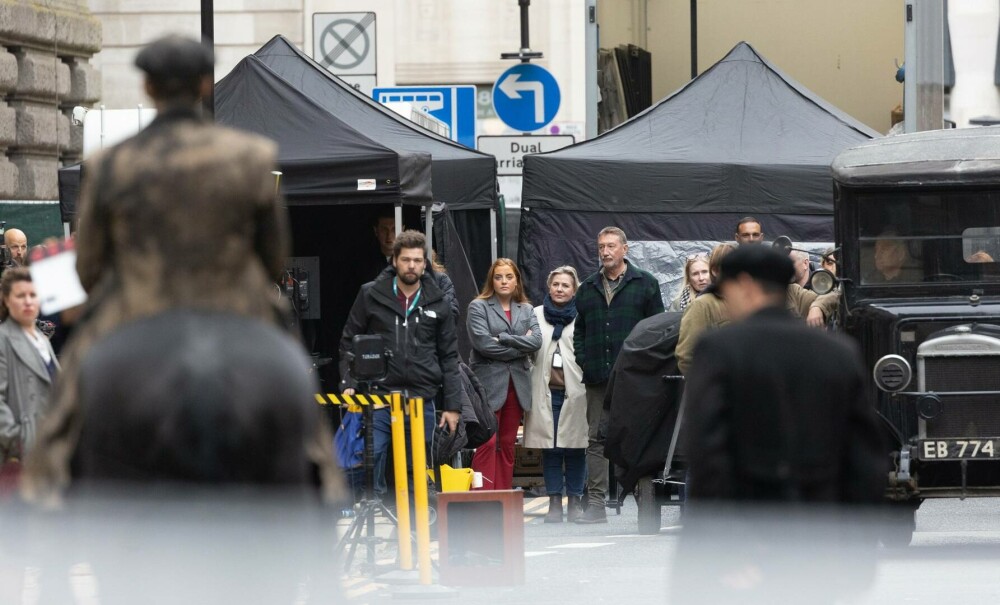 Primele imagini de pe platourile filmului „Peaky Blinders”. Cum a fost suprins Cillian Murphy în Birmingham. FOTO - Imaginea 1