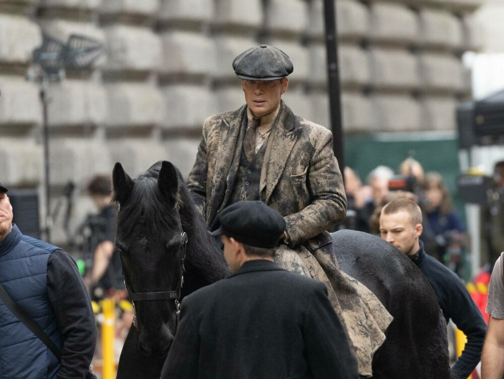 Primele imagini de pe platourile filmului „Peaky Blinders”. Cum a fost suprins Cillian Murphy în Birmingham. FOTO - Imaginea 3