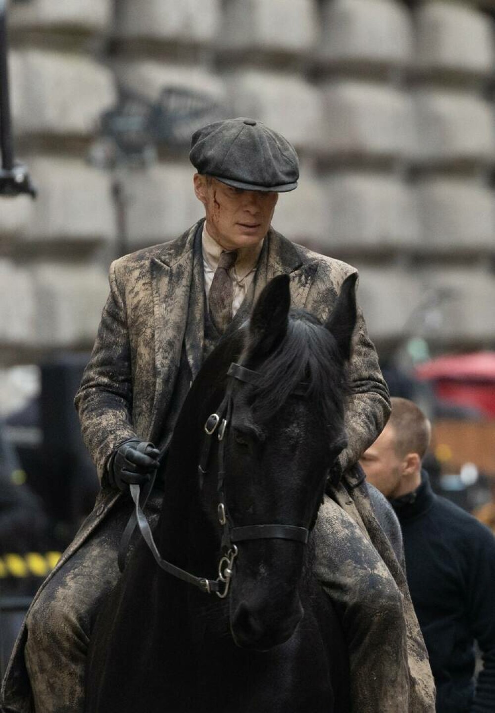 Primele imagini de pe platourile filmului „Peaky Blinders”. Cum a fost suprins Cillian Murphy în Birmingham. FOTO - Imaginea 7