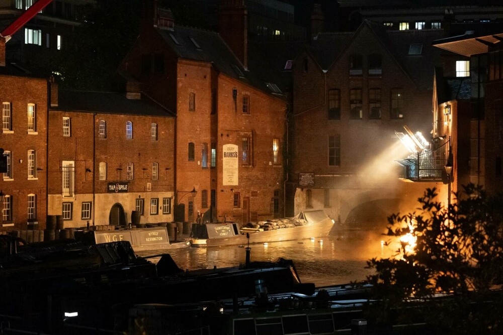 Primele imagini de pe platourile filmului „Peaky Blinders”. Cum a fost suprins Cillian Murphy în Birmingham. FOTO - Imaginea 9