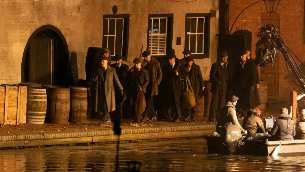 Primele imagini de pe platourile filmului „Peaky Blinders”. Cum a fost suprins Cillian Murphy în Birmingham. FOTO - Imaginea 10