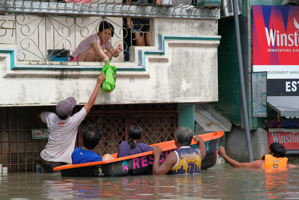 Furtuna tropicală Trami a lăsat în urma sa cel puţin 100 de morţi în Filipine. FOTO - Imaginea 10