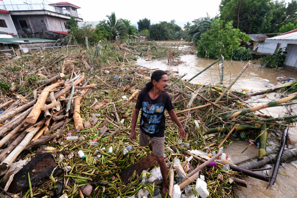 Furtuna tropicală Trami a lăsat în urma sa cel puţin 100 de morţi în Filipine. FOTO - Imaginea 9