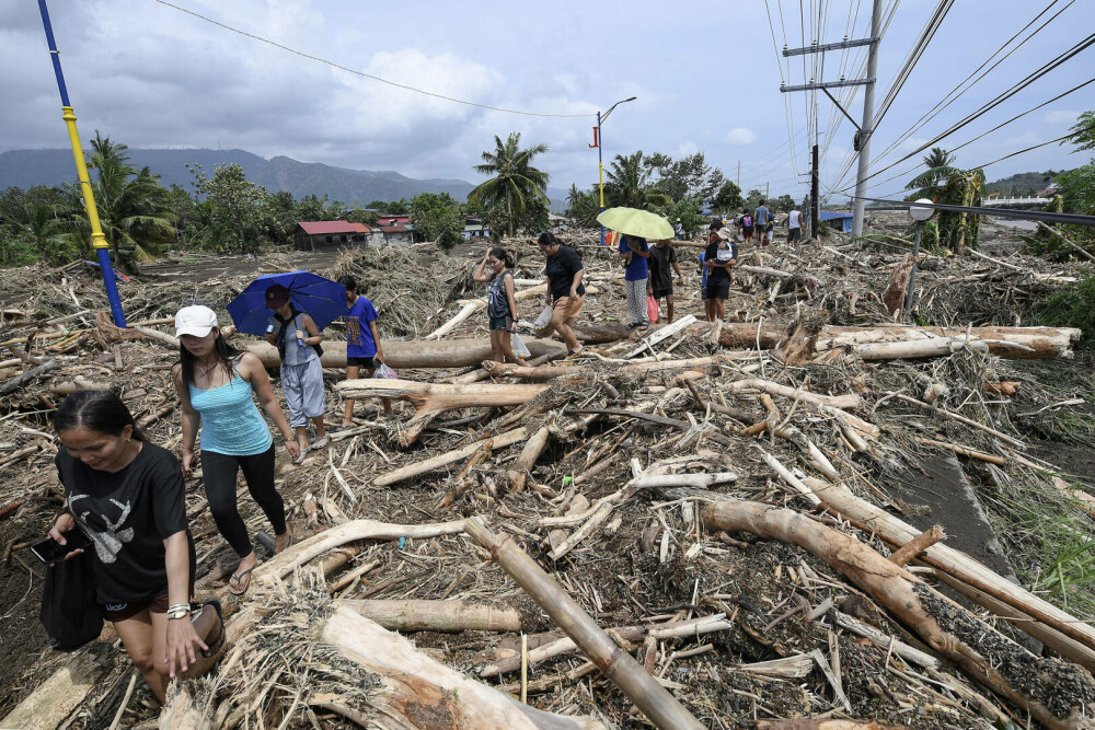 Furtuna tropicală Trami a lăsat în urma sa cel puţin 100 de morţi în Filipine. FOTO - Imaginea 7