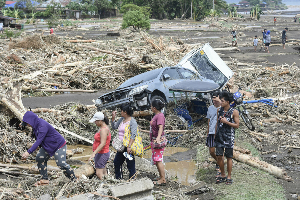 Furtuna tropicală Trami a lăsat în urma sa cel puţin 100 de morţi în Filipine. FOTO - Imaginea 6