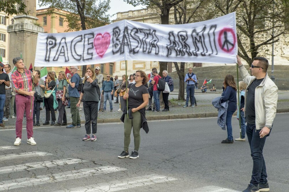 Proteste de amploare în Italia. Zeci de mii oameni cer pacea în Fâşia Gaza şi Ucraina. FOTO - Imaginea 6