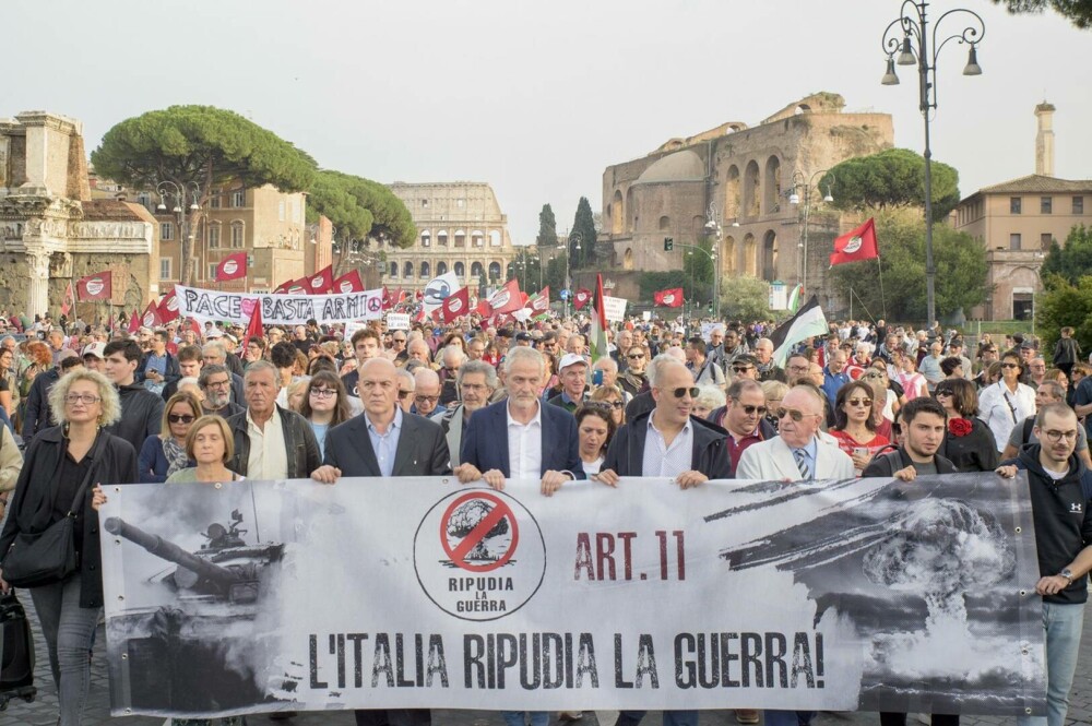 Proteste de amploare în Italia. Zeci de mii oameni cer pacea în Fâşia Gaza şi Ucraina. FOTO - Imaginea 1