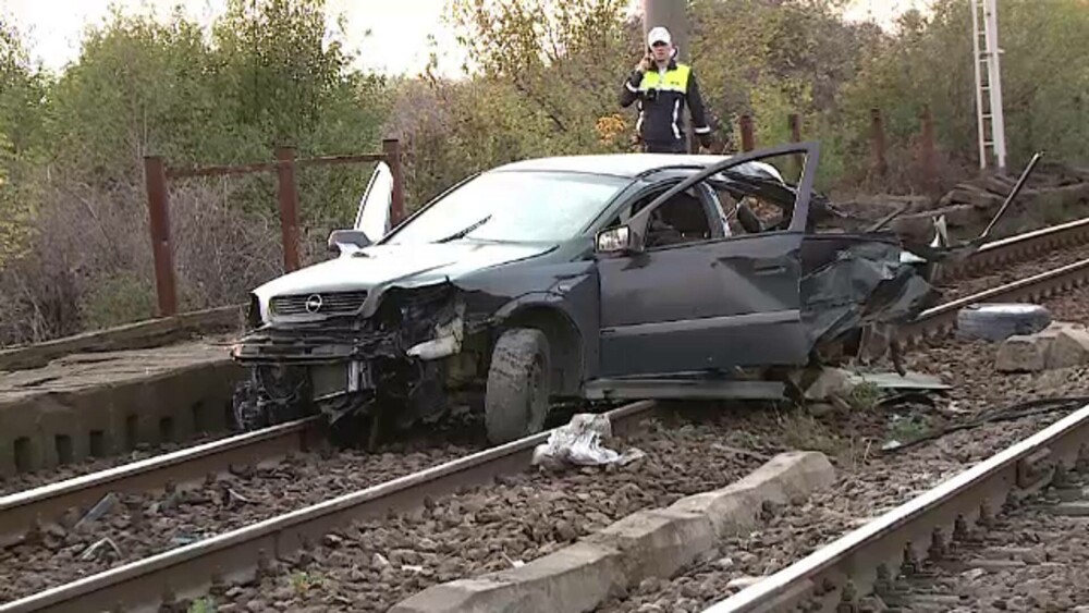 O femeie însărcinată a murit, iar fetița ei de 2 ani a ajuns la spital, după ce mașina lor a fost izbită de tren, în Dolj - Imaginea 2