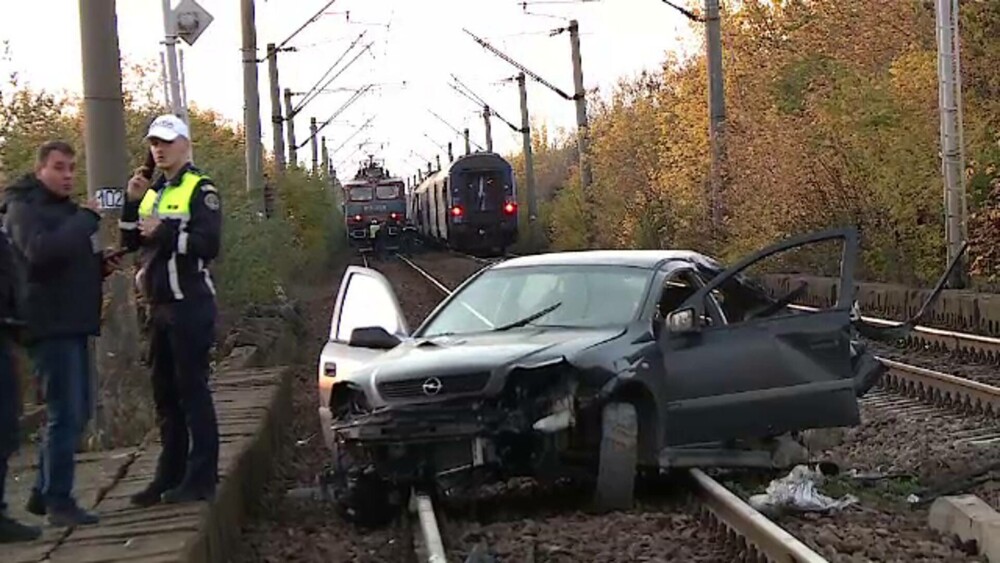 O femeie însărcinată a murit, iar fetița ei de 2 ani a ajuns la spital, după ce mașina lor a fost izbită de tren, în Dolj - Imaginea 1