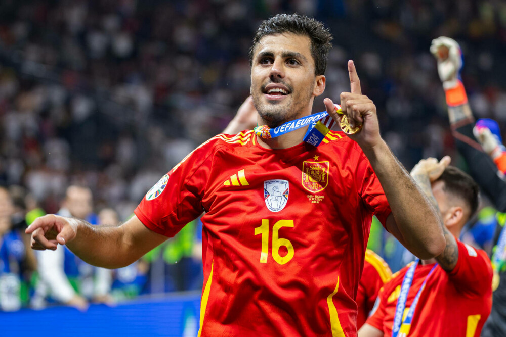 Spaniolul Rodri a câștigat Balonul de Aur 2024. Cum a apărut la ceremonie cel mai bun fotbalist al anului - Imaginea 1