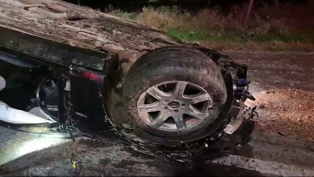 Doi bărbați au fost aruncați din mașină, în urma unui grav accident în județul Galați. Unul a murit - Imaginea 3