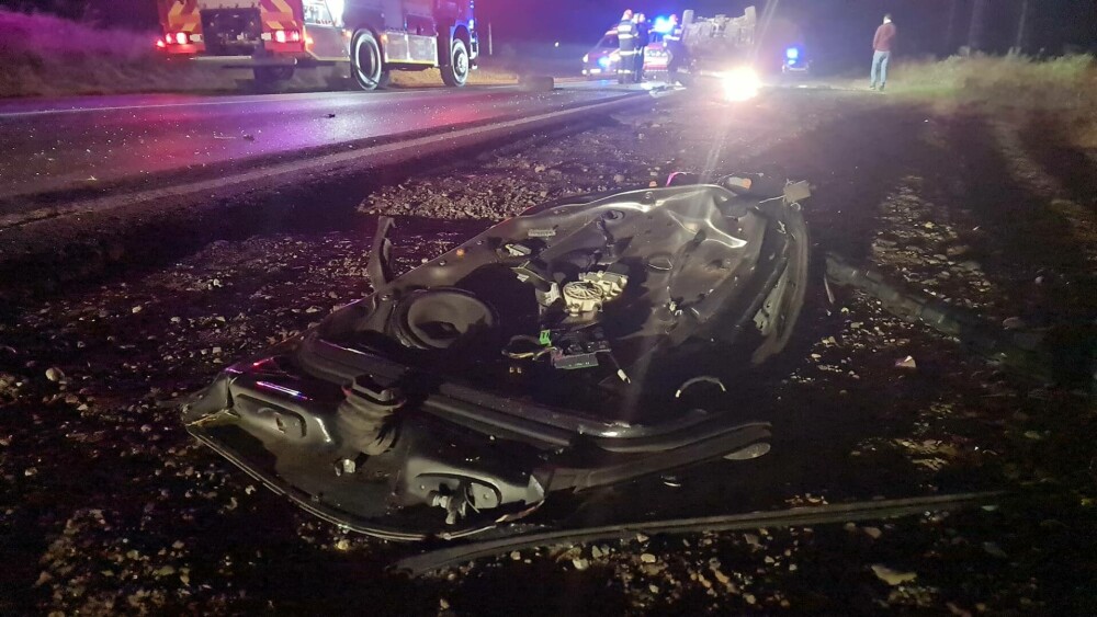 Doi bărbați au fost aruncați din mașină, în urma unui grav accident în județul Galați. Unul a murit - Imaginea 4