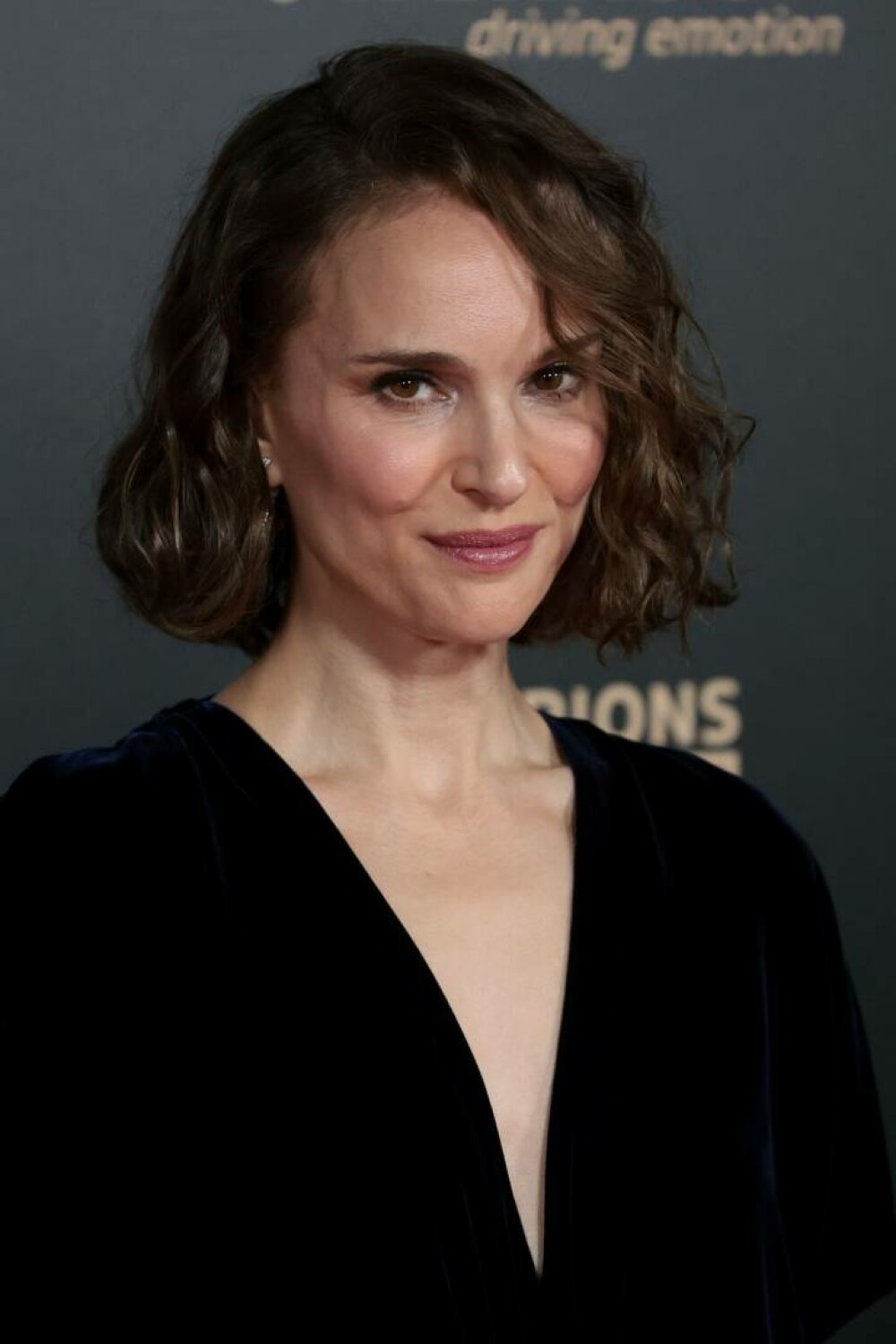 Natalie Portman, plină de eleganță la Gala Balonului de Aur. A premiat-o pe cea mai bună fotbalistă a lumii. FOTO - Imaginea 3