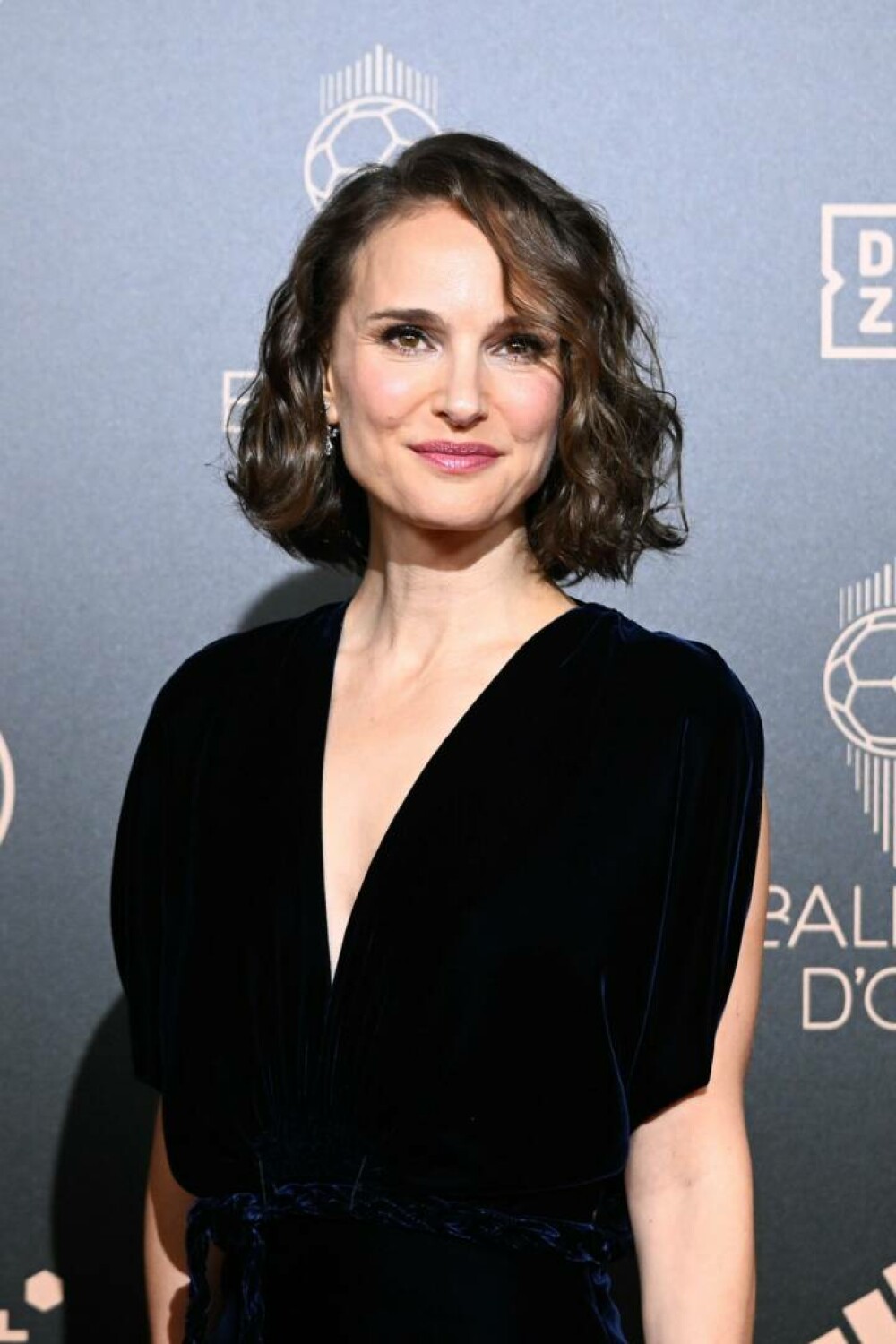 Natalie Portman, plină de eleganță la Gala Balonului de Aur. A premiat-o pe cea mai bună fotbalistă a lumii. FOTO - Imaginea 11