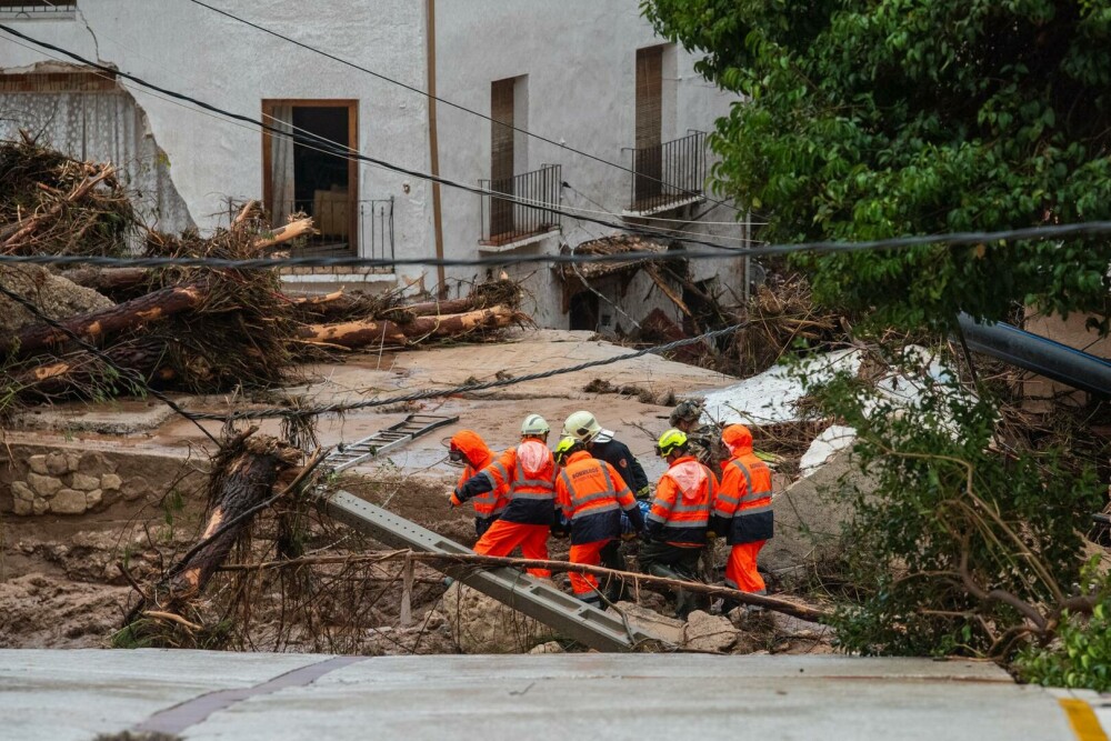 Inundații devastatoare în Spania. Cel puțin 51 de oameni au murit după ce viiturile au măturat totul în cale. GALERIE FOTO - Imaginea 4