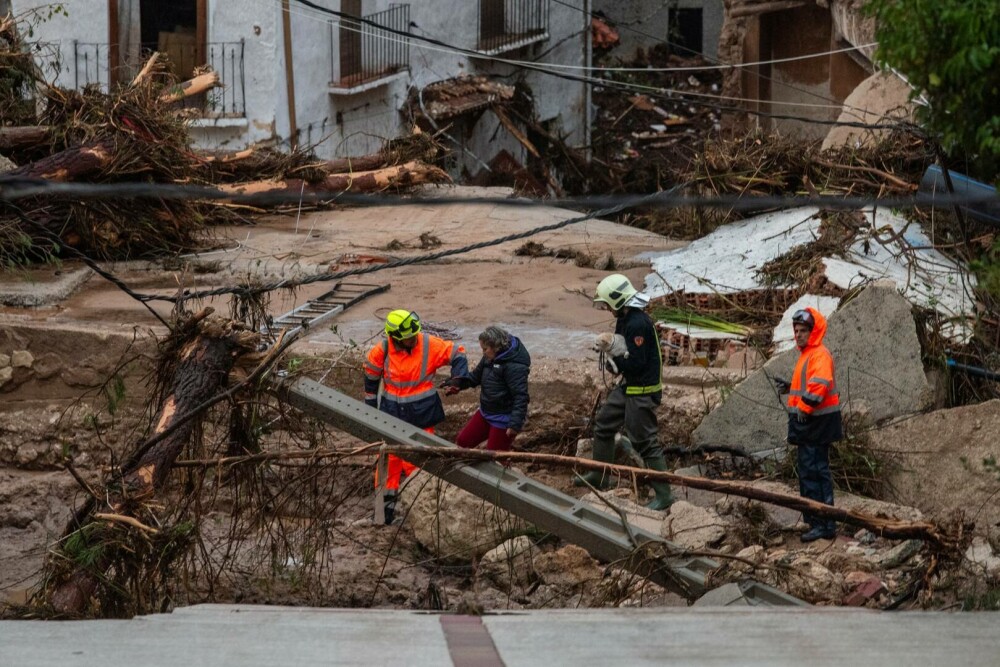 Inundații devastatoare în Spania. Cel puțin 51 de oameni au murit după ce viiturile au măturat totul în cale. GALERIE FOTO - Imaginea 6