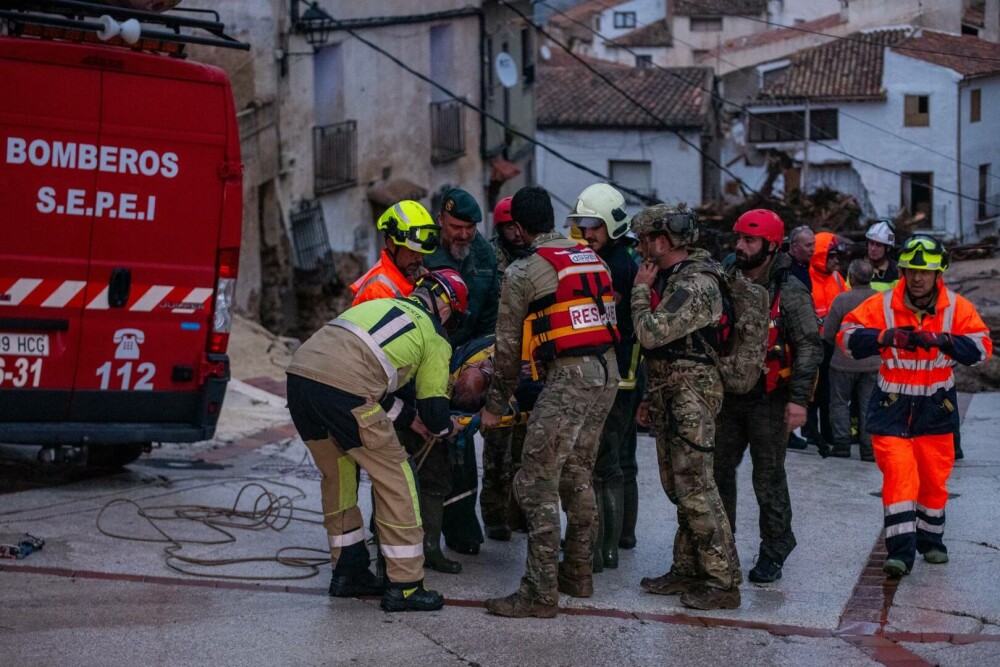 Inundații devastatoare în Spania. Cel puțin 51 de oameni au murit după ce viiturile au măturat totul în cale. GALERIE FOTO - Imaginea 10