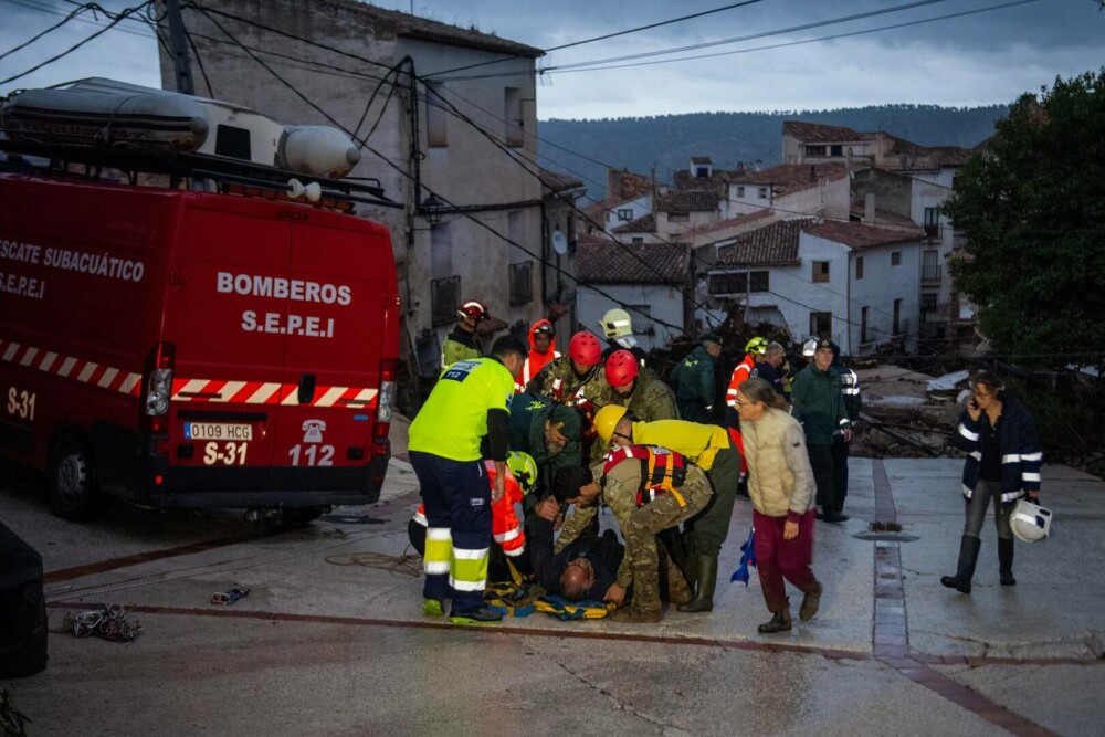 Inundații devastatoare în Spania. Cel puțin 51 de oameni au murit după ce viiturile au măturat totul în cale. GALERIE FOTO - Imaginea 18