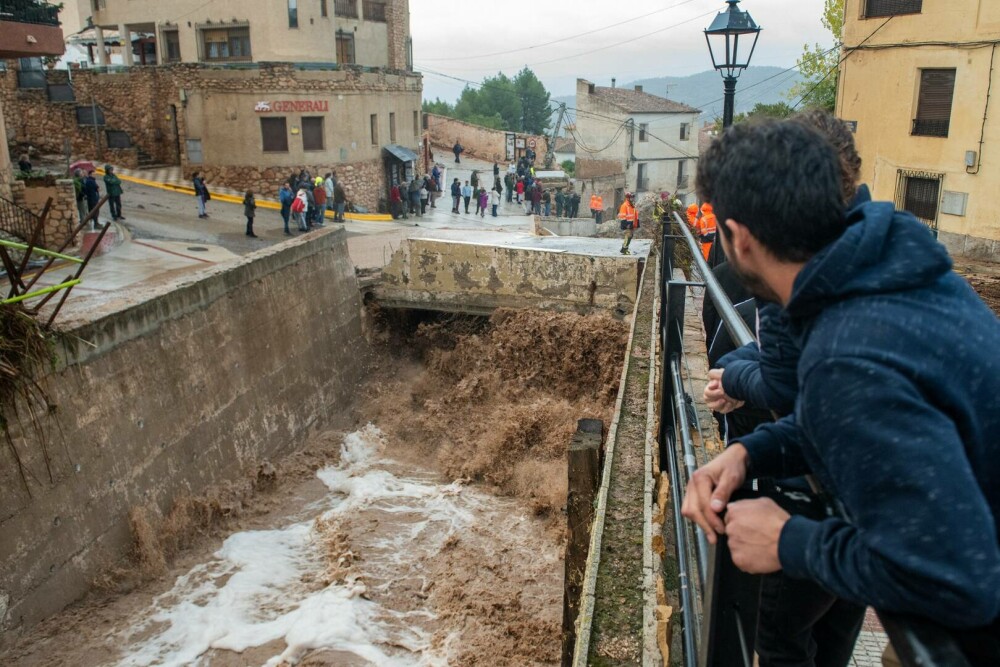 Inundații devastatoare în Spania. Cel puțin 51 de oameni au murit după ce viiturile au măturat totul în cale. GALERIE FOTO - Imaginea 22