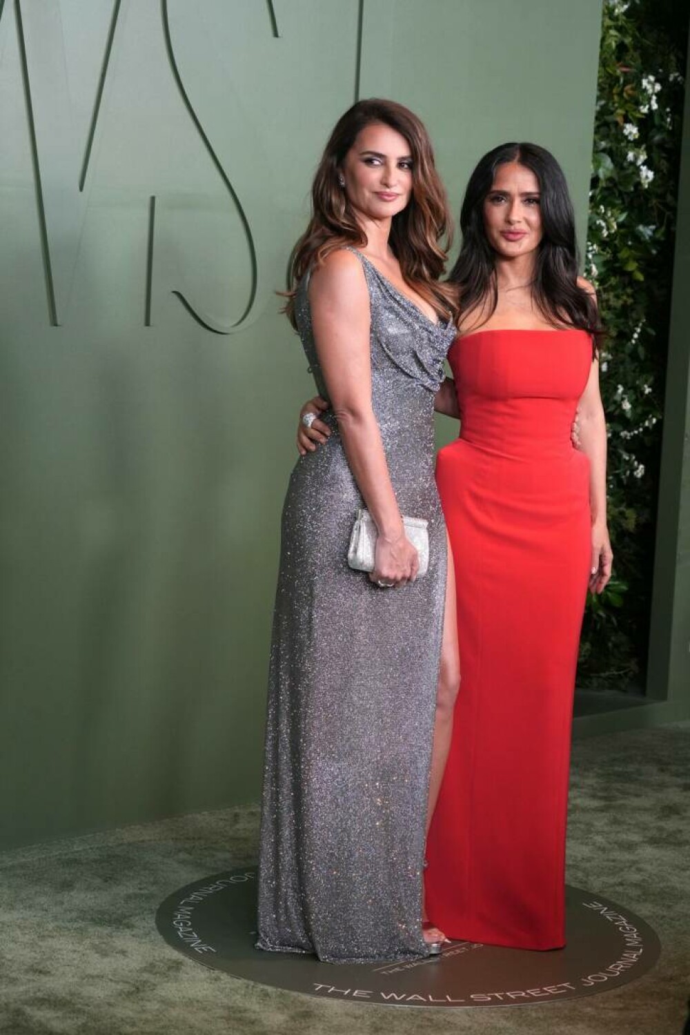 Penelope Cruz și Salma Hayek s-au întrecut în rochii spectaculoase la un eveniment monden. GALERIE FOTO - Imaginea 10