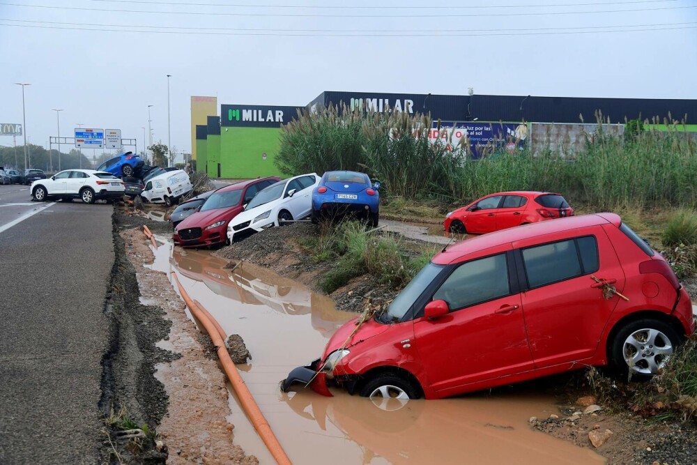 Inundații devastatoare în Spania. Cel puțin 51 de oameni au murit după ce viiturile au măturat totul în cale. GALERIE FOTO - Imaginea 16