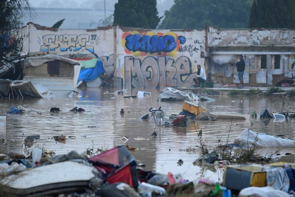 Inundații devastatoare în Spania. Cel puțin 51 de oameni au murit după ce viiturile au măturat totul în cale. GALERIE FOTO - Imaginea 17