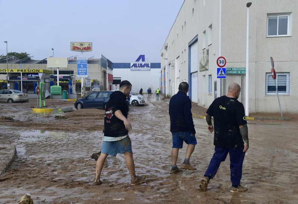 Inundații devastatoare în Spania. Cel puțin 51 de oameni au murit după ce viiturile au măturat totul în cale. GALERIE FOTO - Imaginea 22