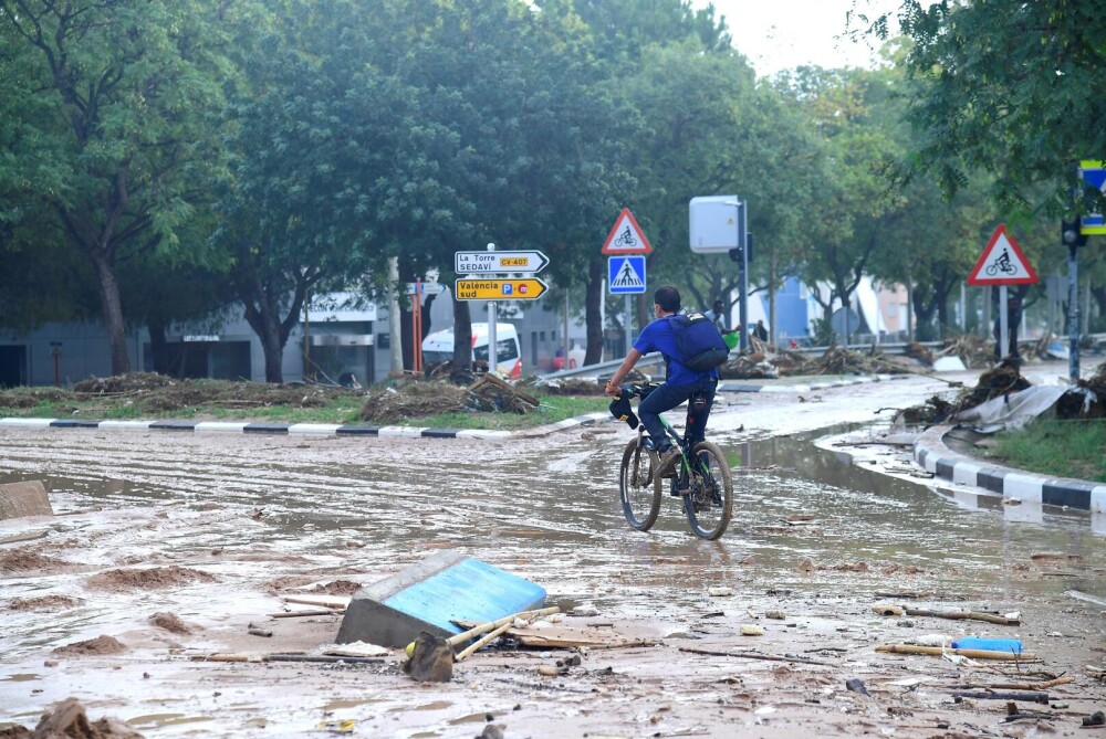 Inundații devastatoare în Spania. Cel puțin 51 de oameni au murit după ce viiturile au măturat totul în cale. GALERIE FOTO - Imaginea 23