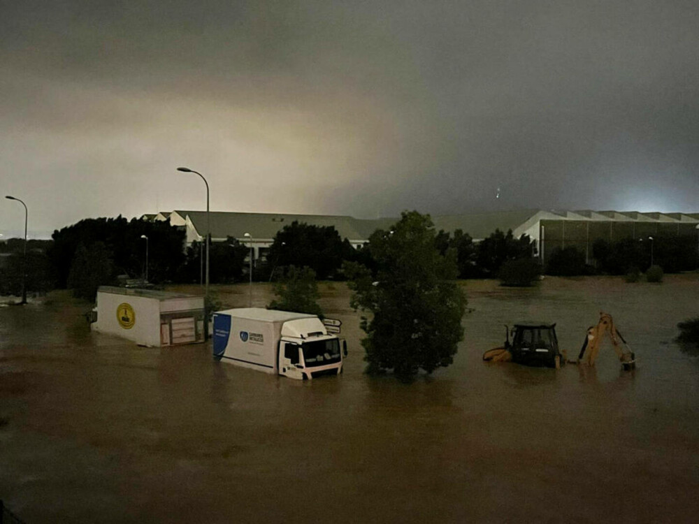 Dezastrul din Valencia în imagini. În doar 8 ore, a plouat cât pentru un an întreg. Bilanțul deceselor | FOTO & VIDEO - Imaginea 4