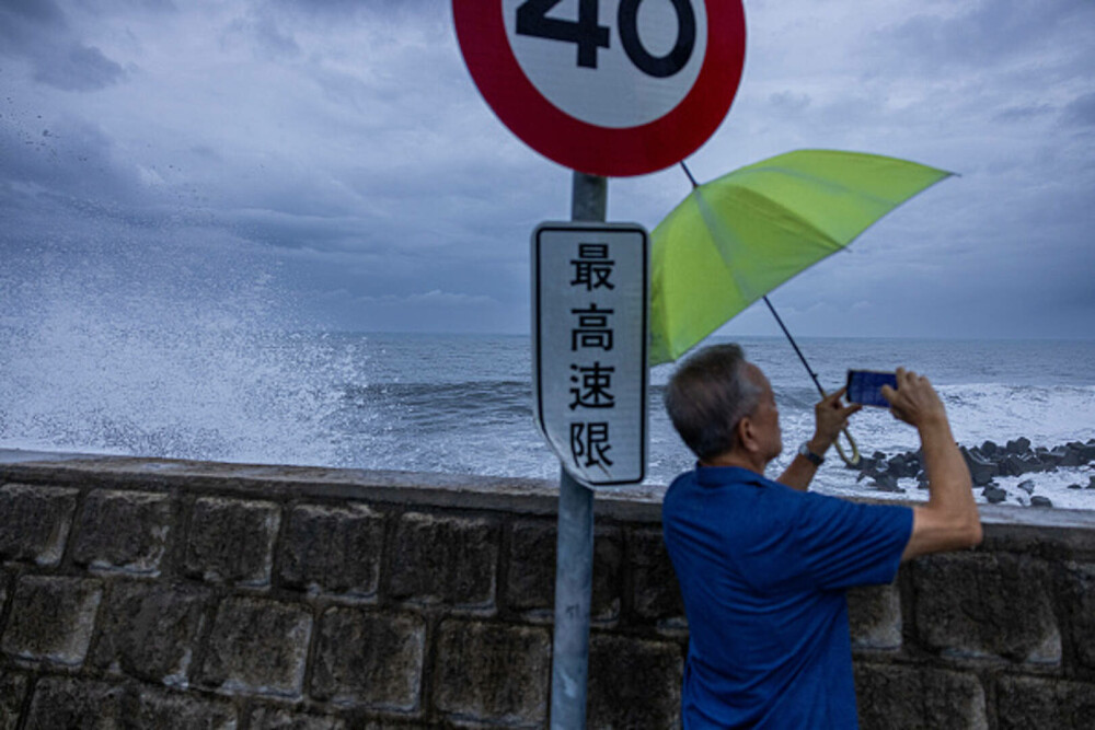 Taifunul Kong-rey a făcut prăpăd în Taiwan. O persoană a murit și alte 73 sunt rănite. GALERIE FOTO - Imaginea 8