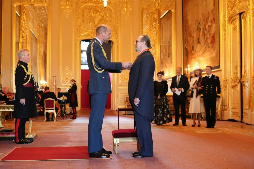 Prințul William l-a numit cavaler pe Gary Oldman la Castelul Windsor. FOTO - Imaginea 4