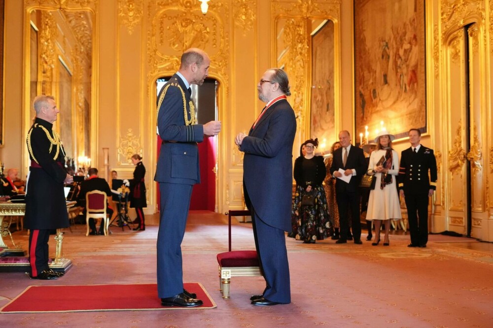 Prințul William l-a numit cavaler pe Gary Oldman la Castelul Windsor. FOTO - Imaginea 5