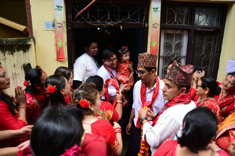 O fetiță de 2 ani a fost aleasă zeiță vie, în Nepal. Ce semnifică tradiția. GALERIE FOTO - Imaginea 4