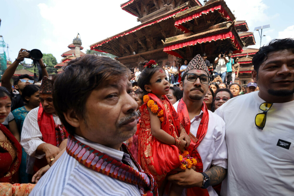 O fetiță de 2 ani a fost aleasă zeiță vie, în Nepal. Ce semnifică tradiția. GALERIE FOTO - Imaginea 5