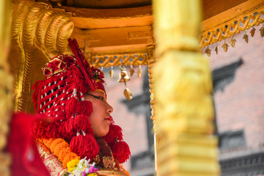 O fetiță de 2 ani a fost aleasă zeiță vie, în Nepal. Ce semnifică tradiția. GALERIE FOTO - Imaginea 18