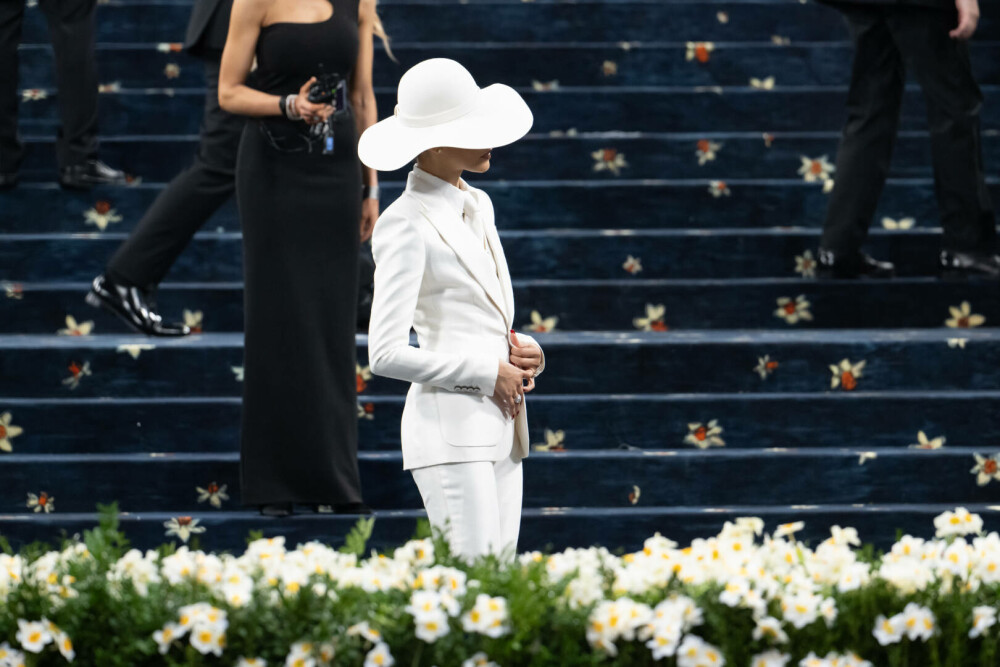 Zendaya, apariție îndrăzneață la Săptămâna Modei de la Paris. Ținuta spectaculoasă pe care a purtat-o. GALERIE FOTO - Imaginea 1