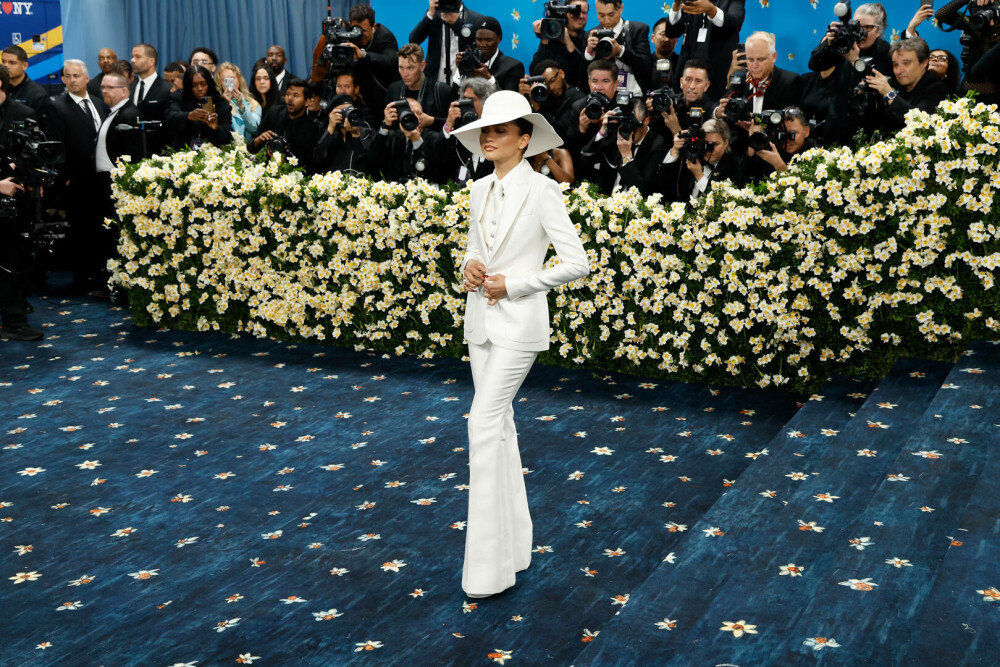Zendaya, apariție îndrăzneață la Săptămâna Modei de la Paris. Ținuta spectaculoasă pe care a purtat-o. GALERIE FOTO - Imaginea 5