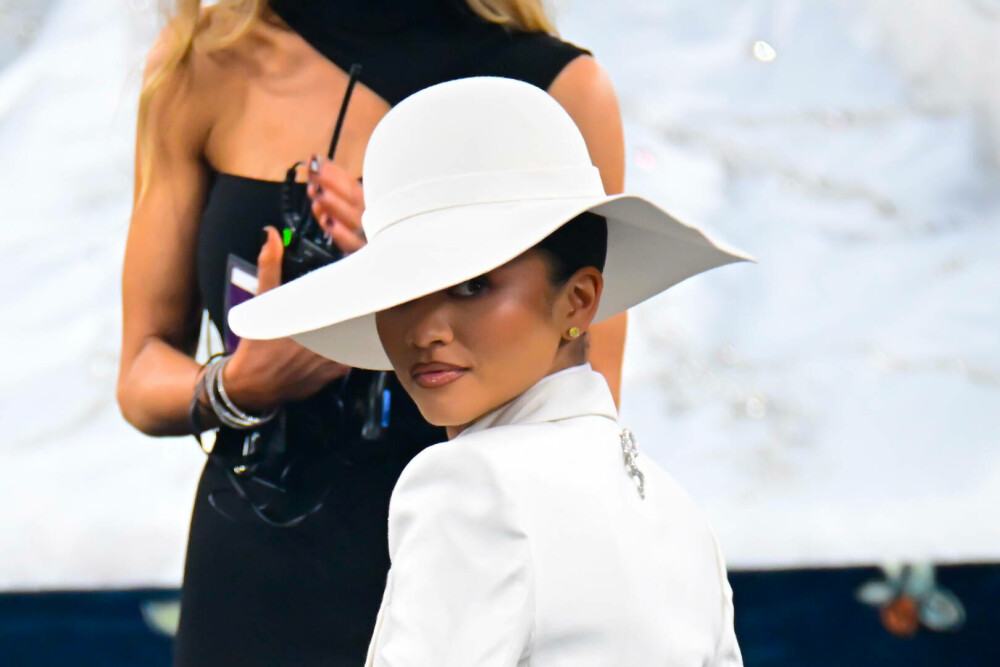 Zendaya, apariție îndrăzneață la Săptămâna Modei de la Paris. Ținuta spectaculoasă pe care a purtat-o. GALERIE FOTO - Imaginea 7